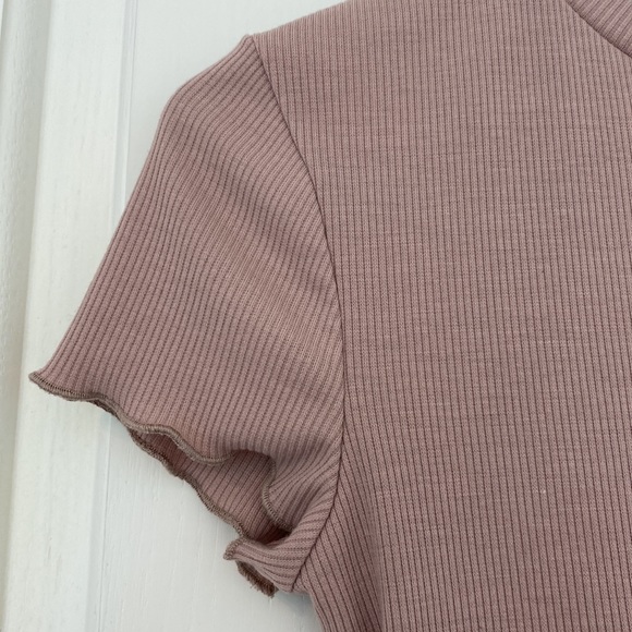 Divided H&M Cap Sleeve Ribbed Knit Crop Top Tee Round Neck Curly Lettuce Trim - Picture 5 of 8